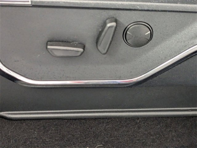 Used 2023 Ford F150 Lariat w/ Trailer Tow Package image 15