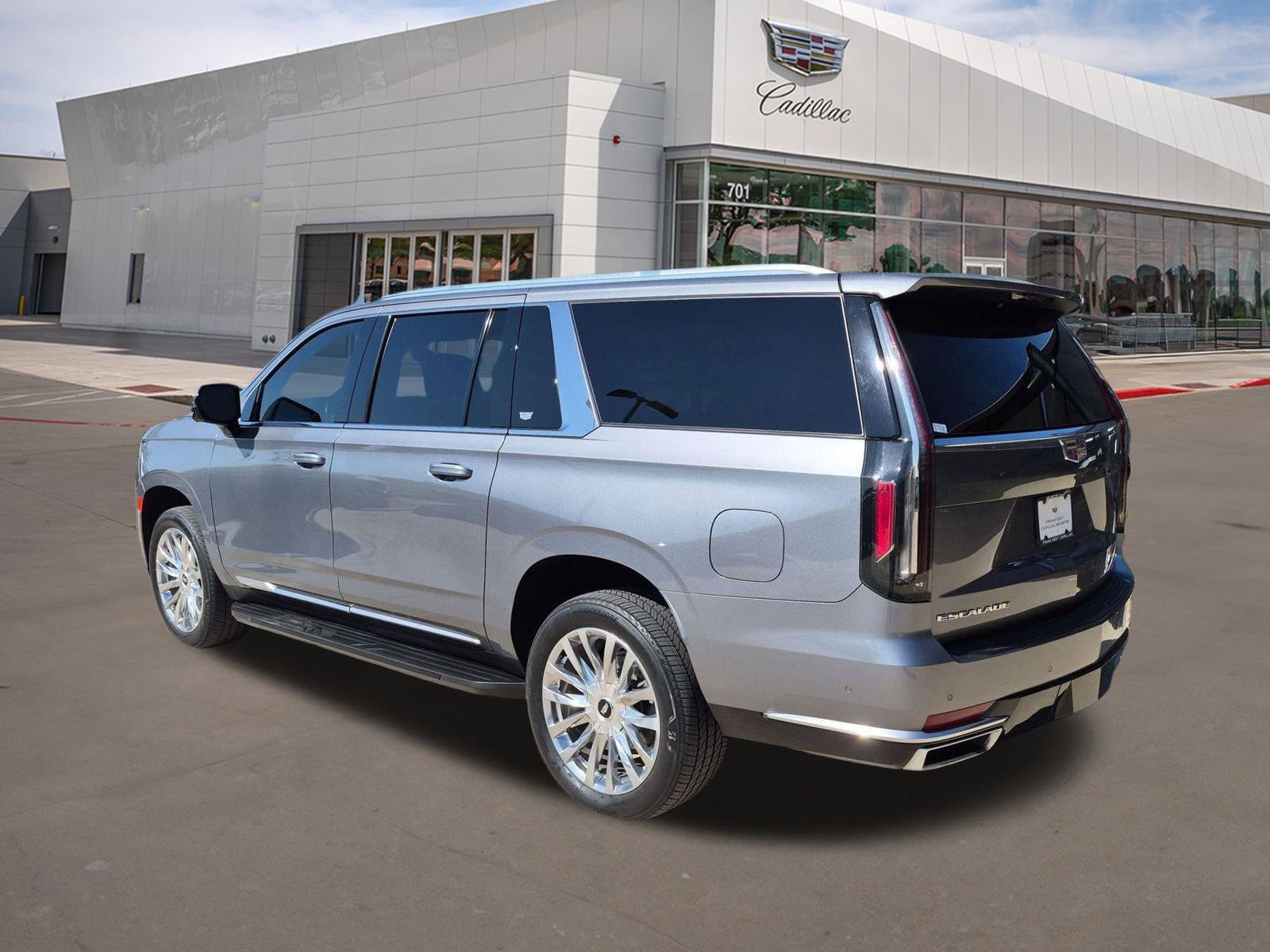 Used 2022 Cadillac Escalade ESV Premium Luxury AWD/4WD image 4