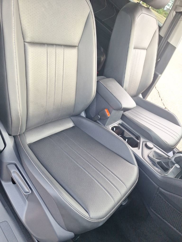 Used 2024 Volkswagen Tiguan SE AWD/4WD image 25