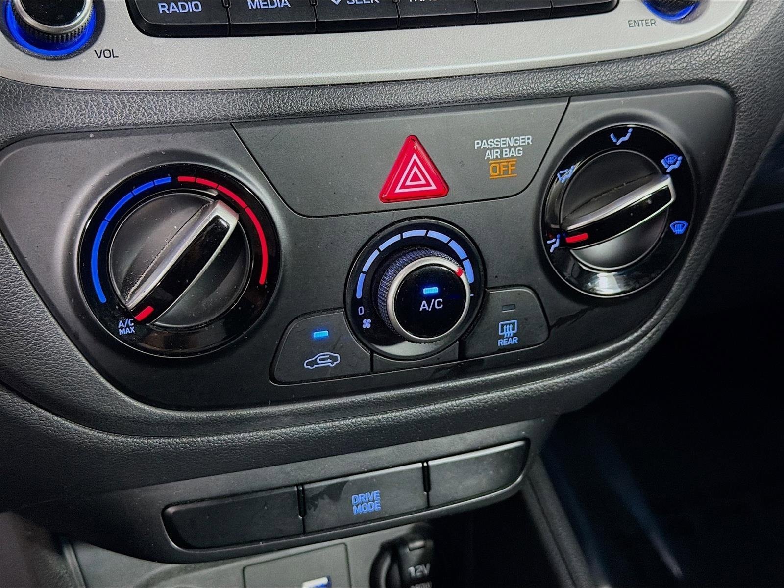 Certified 2022 Hyundai Accent SE image 16