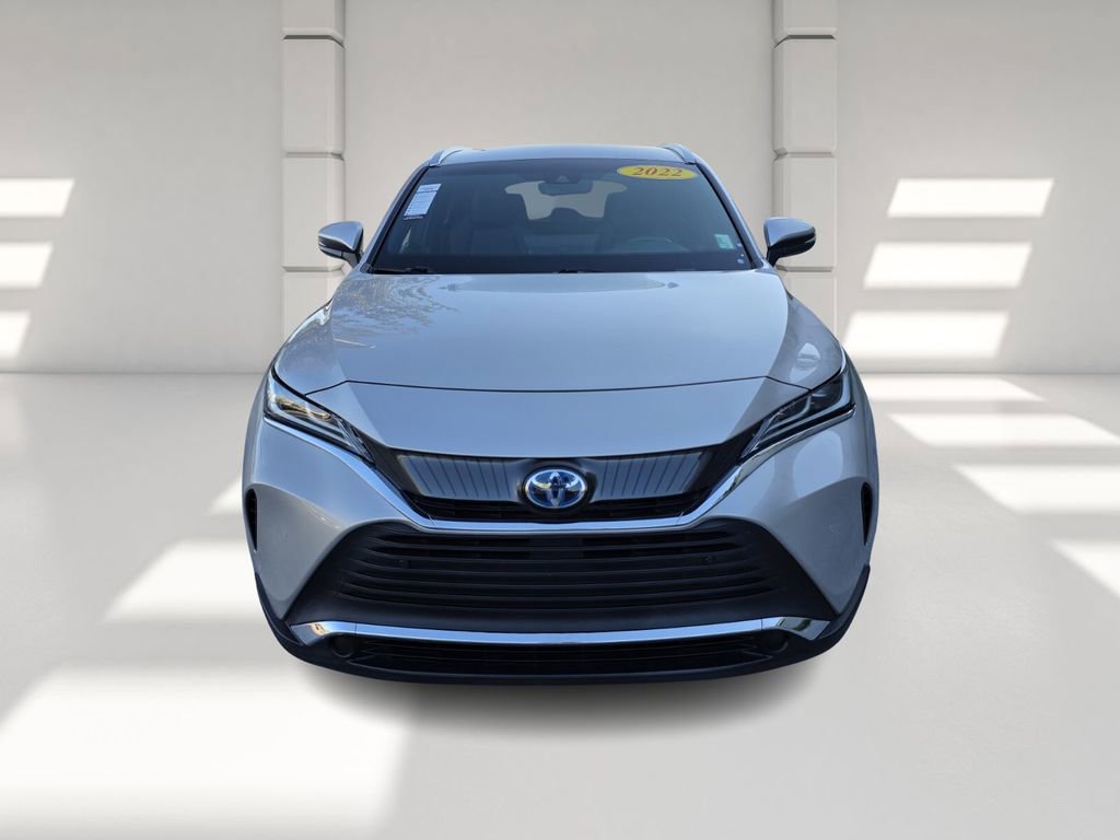 Used 2022 Toyota Venza XLE image 2