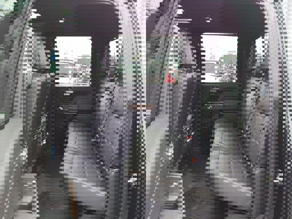 Used 2021 Chevrolet Silverado 3500 High Country w/ LPO, Hitch Package image 11