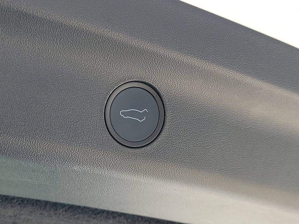 Used 2022 Tesla Model Y Performance AWD/4WD image 18
