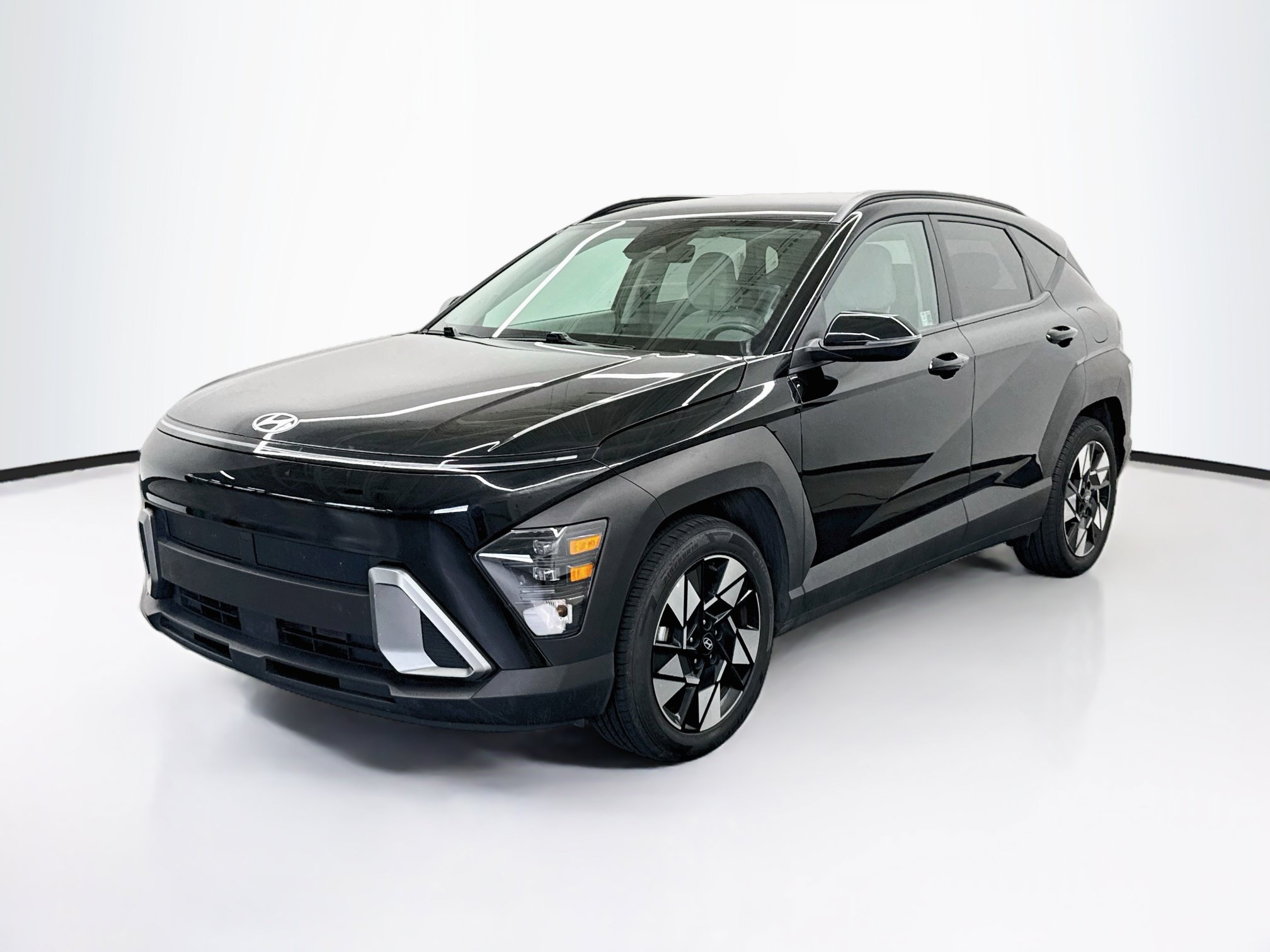 Used 2025 Hyundai Kona SEL FWD image 3