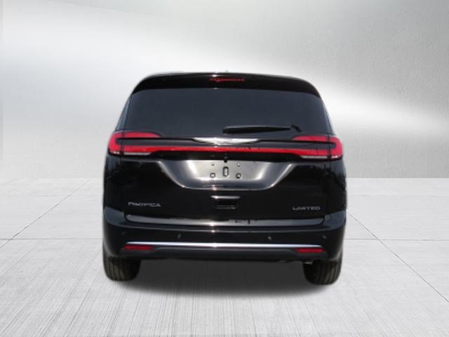 New 2026 Chrysler Pacifica Limited FWD image 4