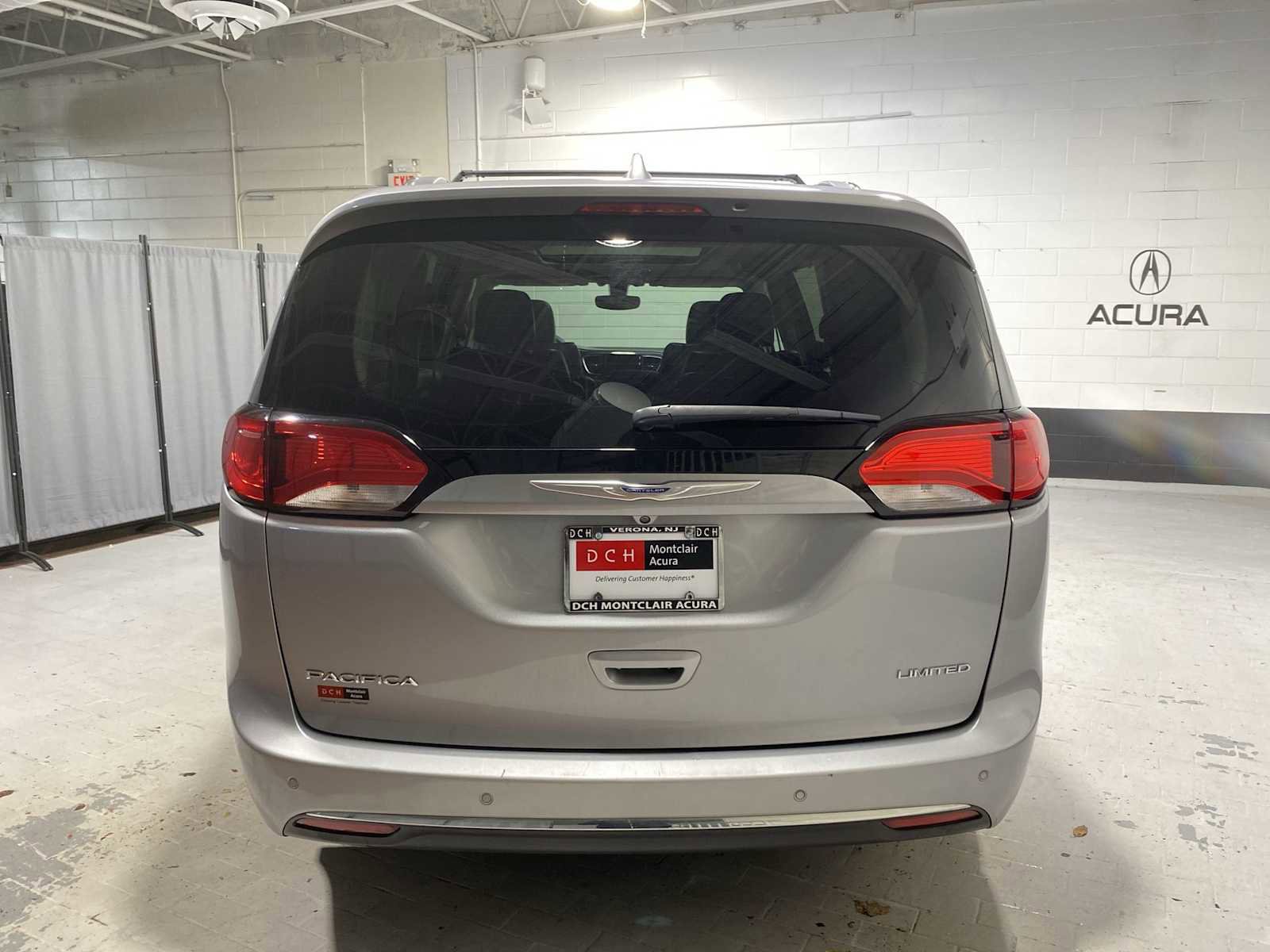 Used 2019 Chrysler Pacifica Limited image 5