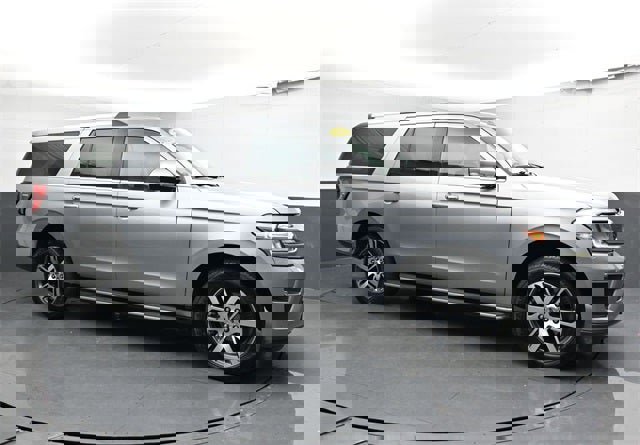 Used 2023 Ford Expedition Max Limited image 3