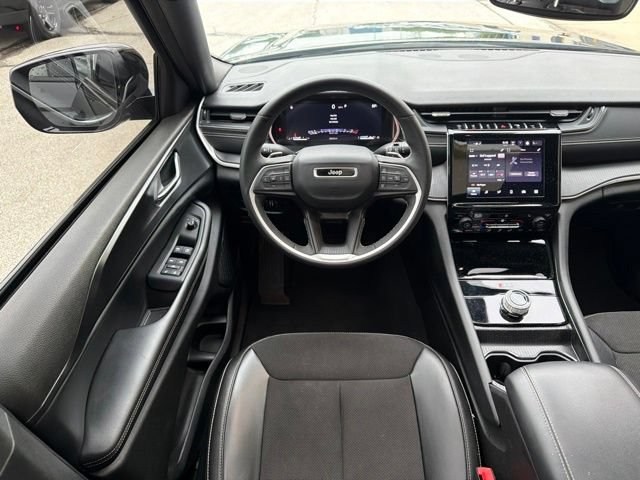 Used 2024 Jeep Grand Cherokee L Altitude AWD/4WD image 20