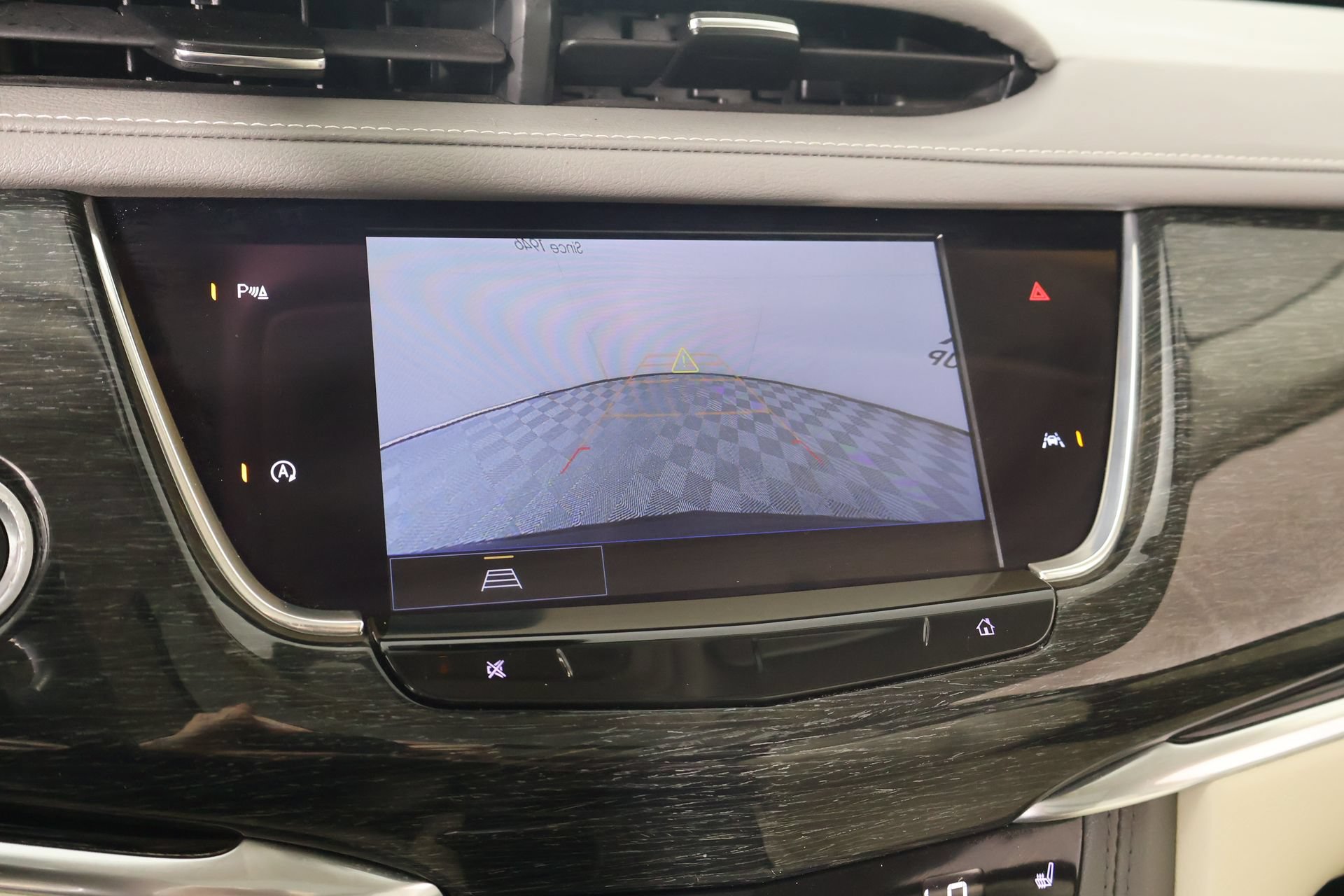 Used 2022 Cadillac XT6 Premium Luxury w/ LPO, Floor Liner Package AWD/4WD image 6