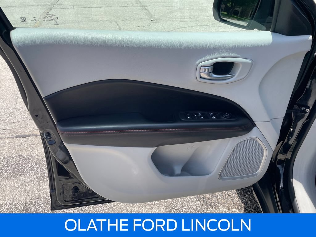 Used 2017 Jeep Compass Limited w/ Navigation Group AWD/4WD image 14