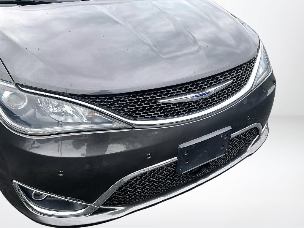 Used 2019 Chrysler Pacifica Touring-L w/ Advanced Safetytec Group FWD image 26