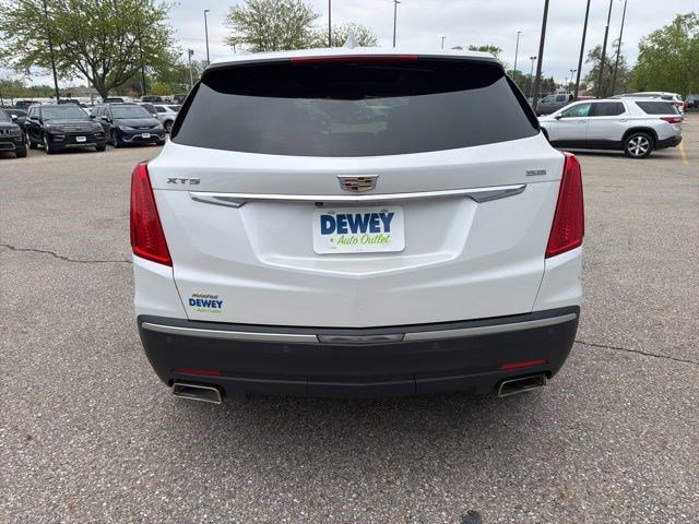 Used 2017 Cadillac XT5 Luxury w/ Driver Awareness Package AWD/4WD image 4