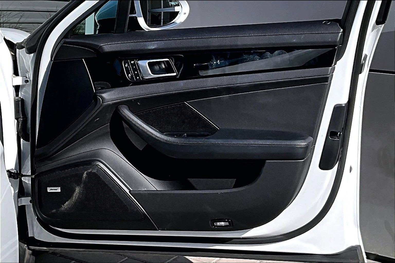 Used 2022 Porsche Panamera image 24