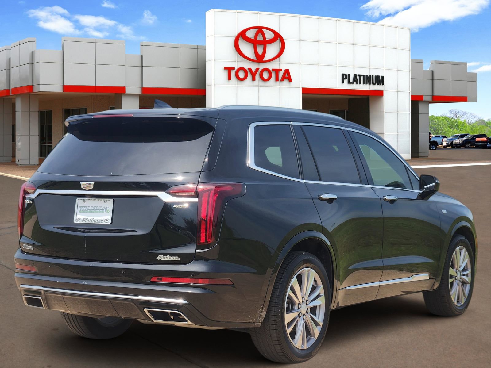 Used 2023 Cadillac XT6 Premium Luxury FWD image 4