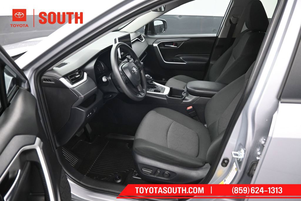Used 2024 Toyota RAV4 XLE AWD/4WD image 9