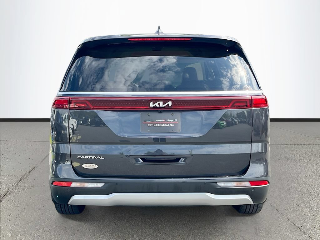 Used 2024 Kia Carnival EX FWD image 6