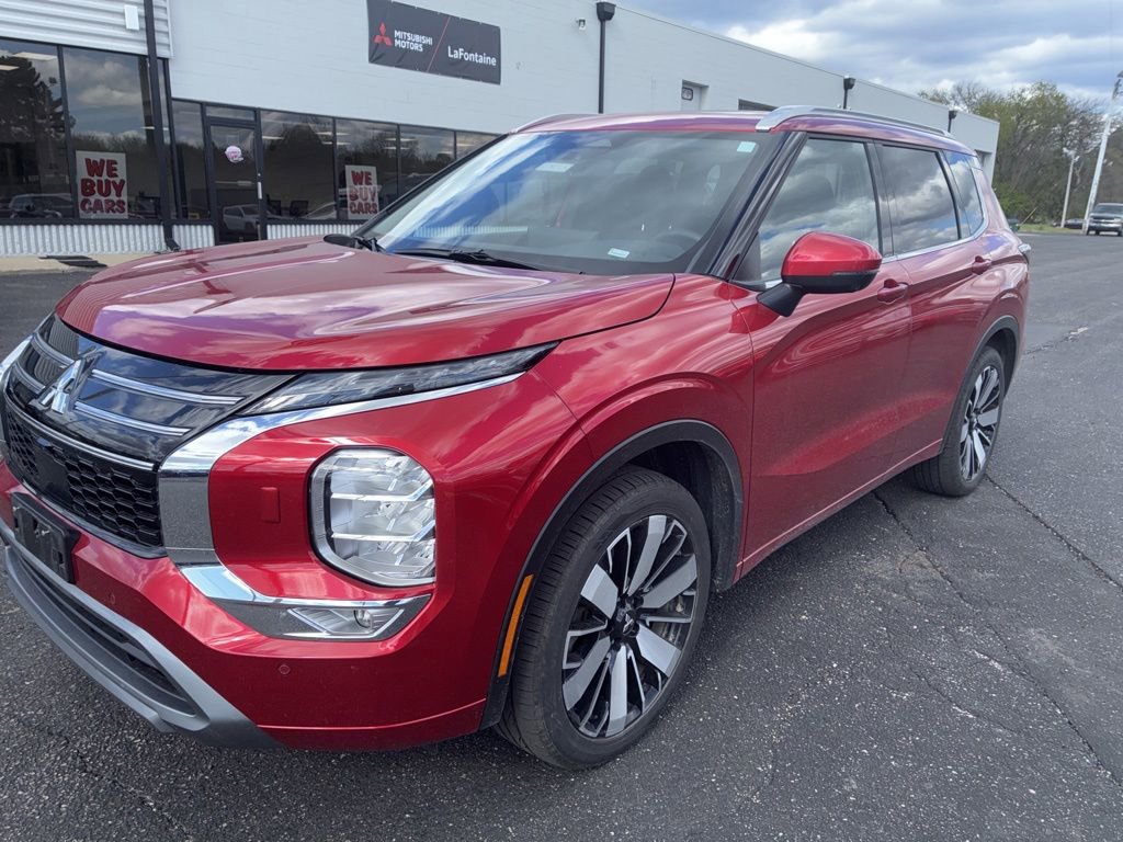 Used 2025 Mitsubishi Outlander AWD image 1