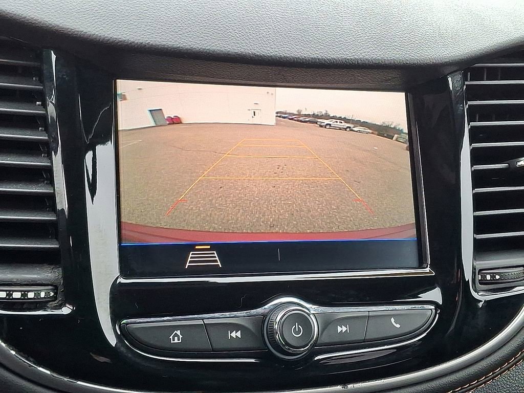 Used 2022 Chevrolet Trax LT w/ LT Convenience Package image 5