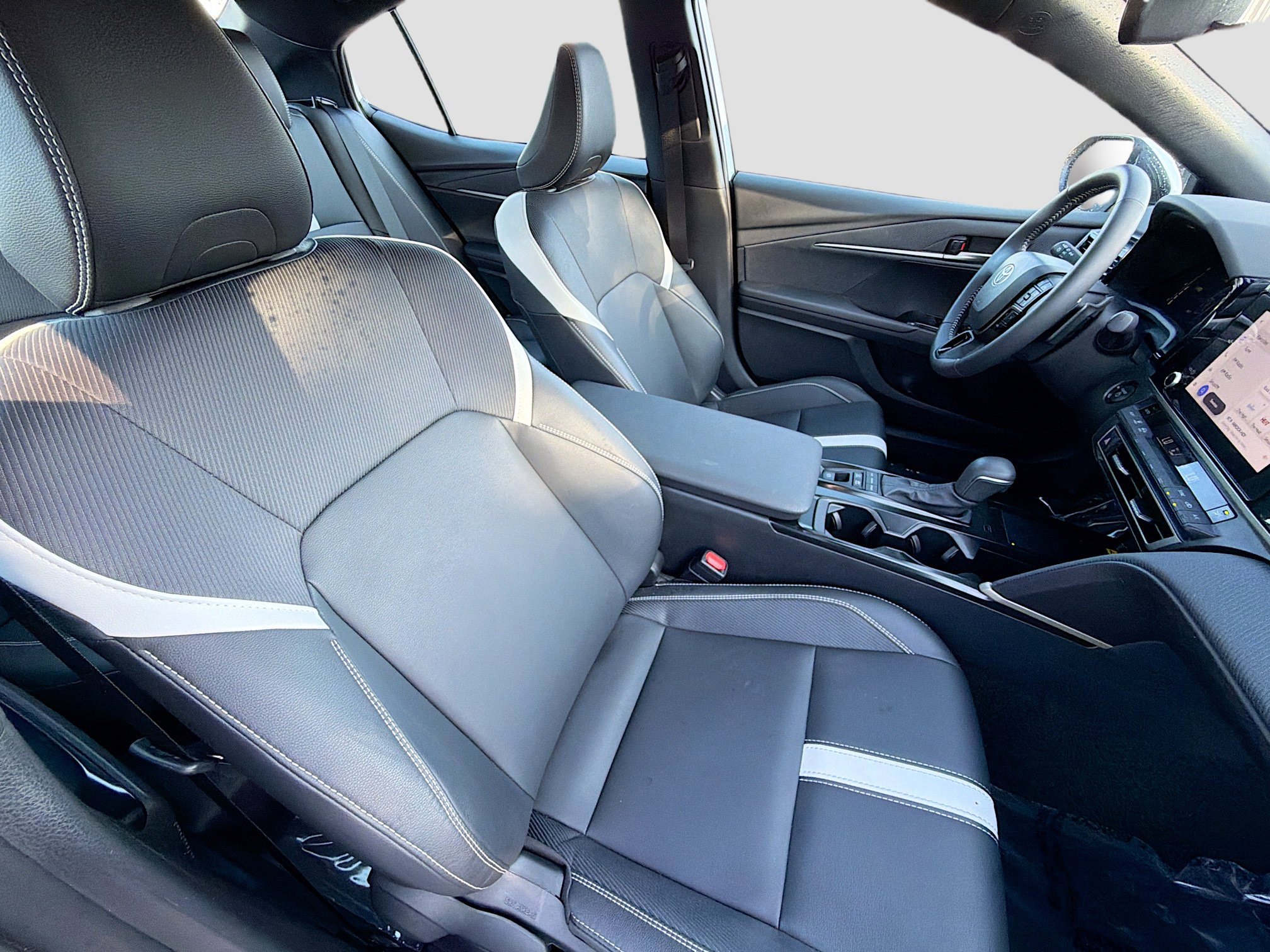 Used 2025 Toyota Camry SE image 13