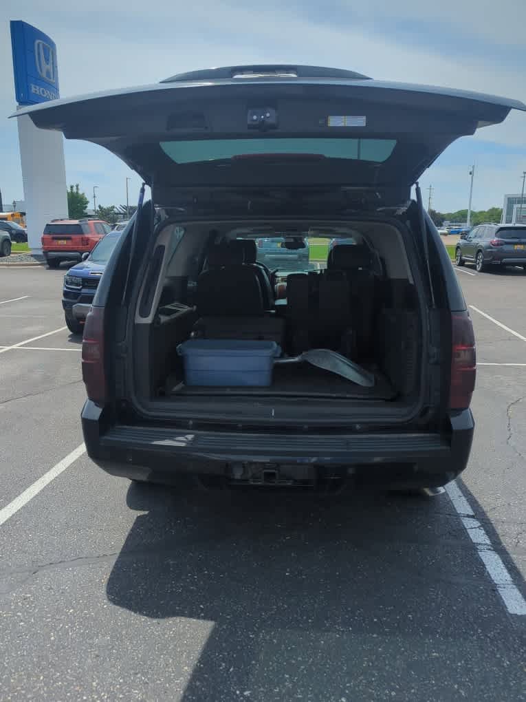Used 2008 Chevrolet Suburban LTZ w/ LTZ Preferred Equipment Group AWD/4WD image 8