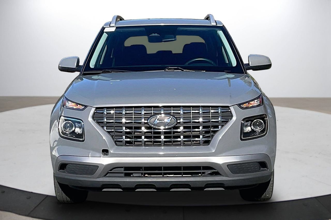 Used 2023 Hyundai Venue SEL w/ Cargo Package image 3