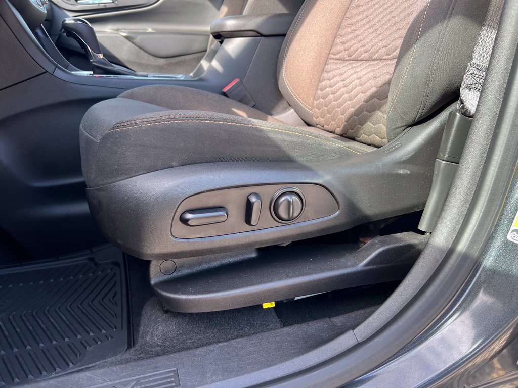 Used 2018 Chevrolet Equinox LT FWD image 14