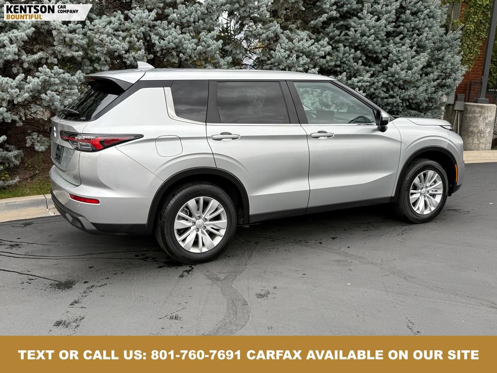 Used 2025 Mitsubishi Outlander ES image 9