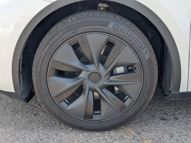Used 2024 Tesla Model Y Long Range image 25