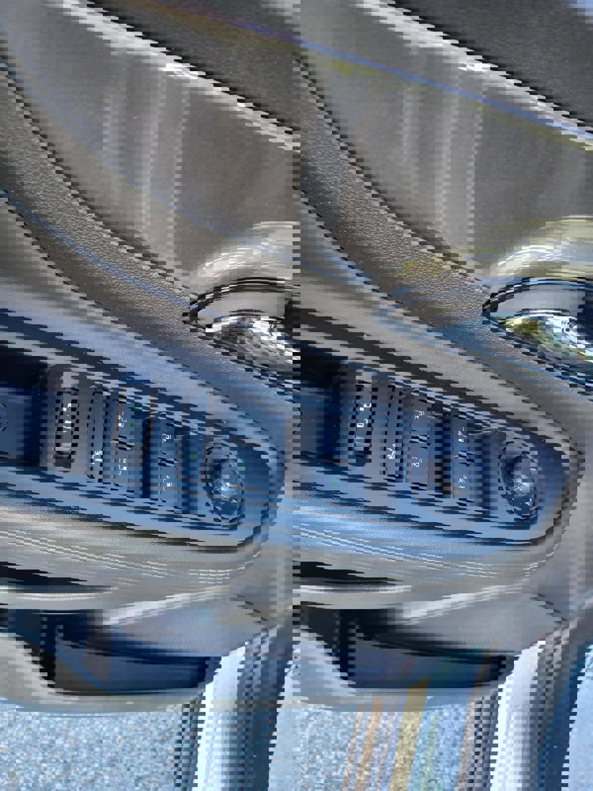 Used 2022 Buick Encore Preferred image 12