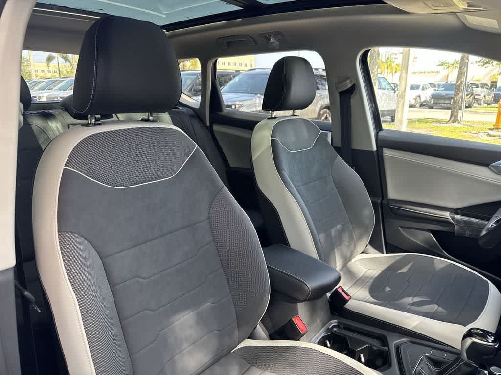New 2026 Volkswagen Taos SE FWD image 27