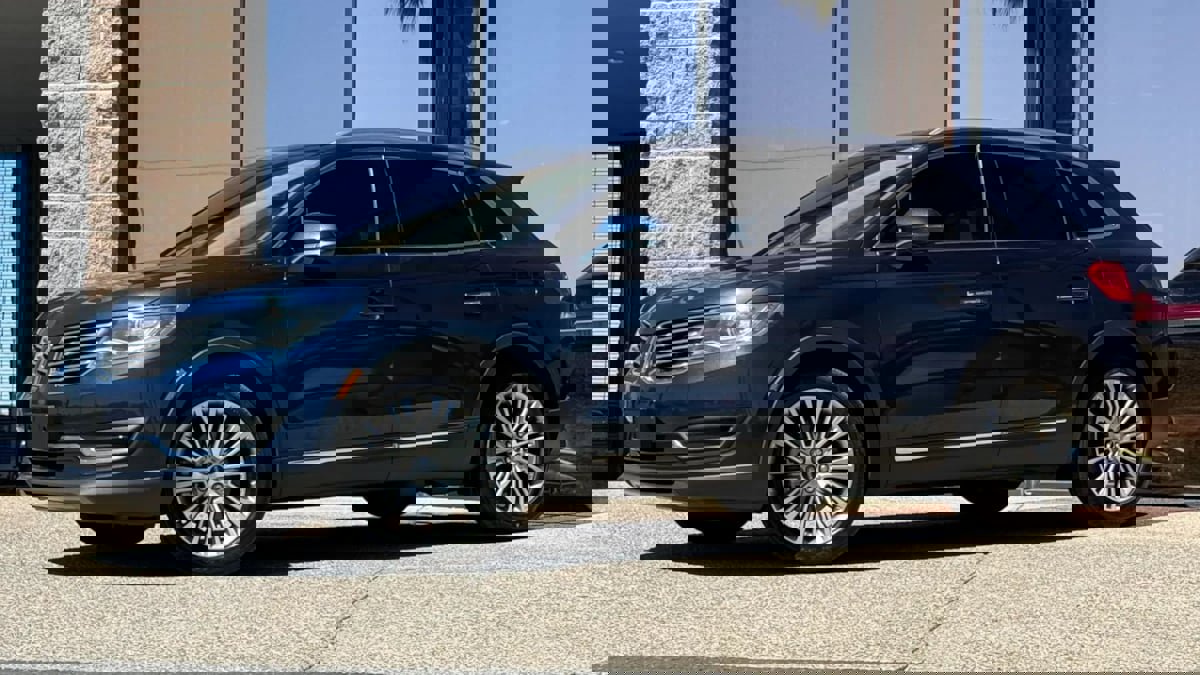 Used 2017 Lincoln MKX Reserve image 3