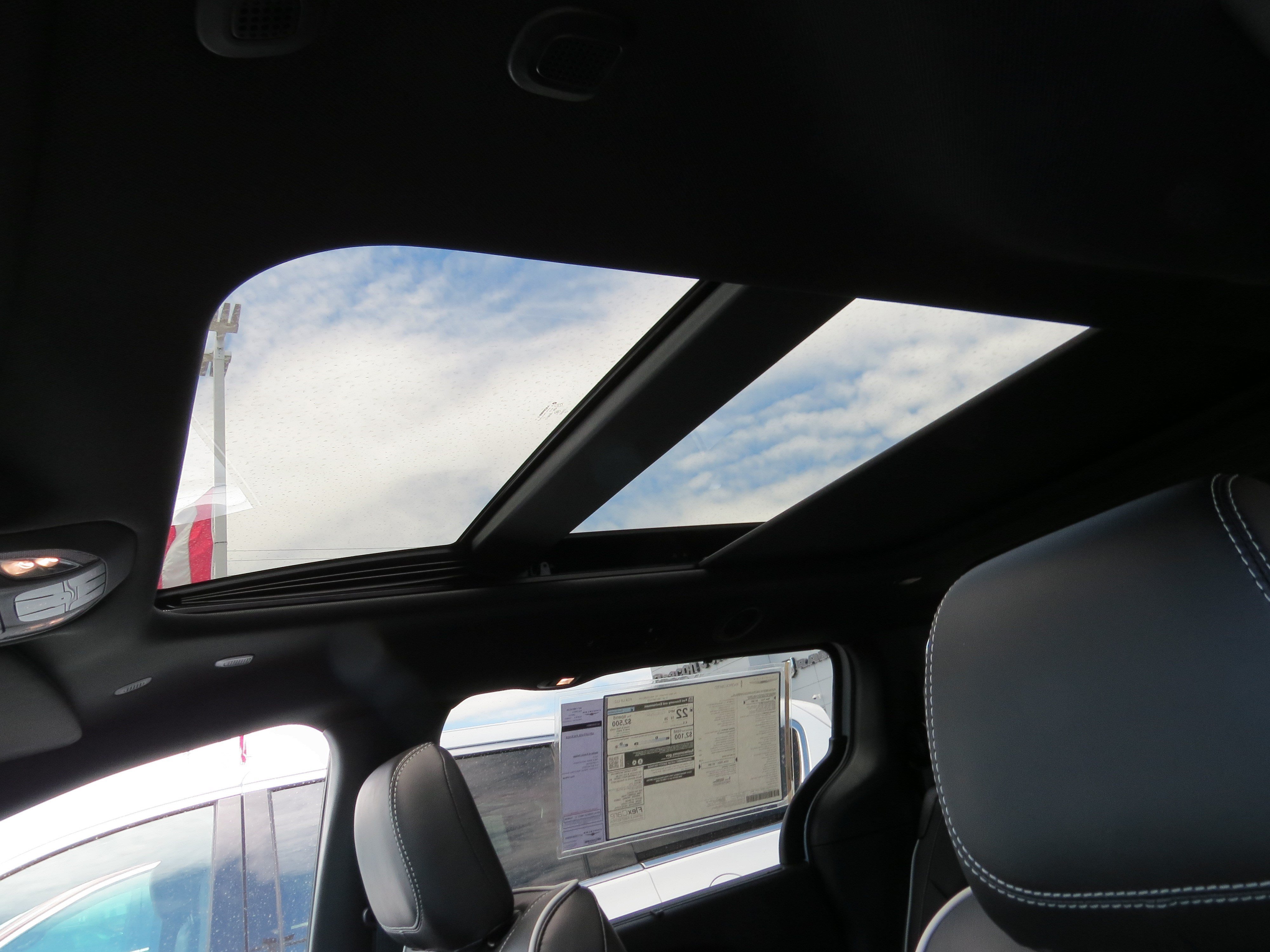 New 2027 Chrysler Pacifica Limited FWD image 14