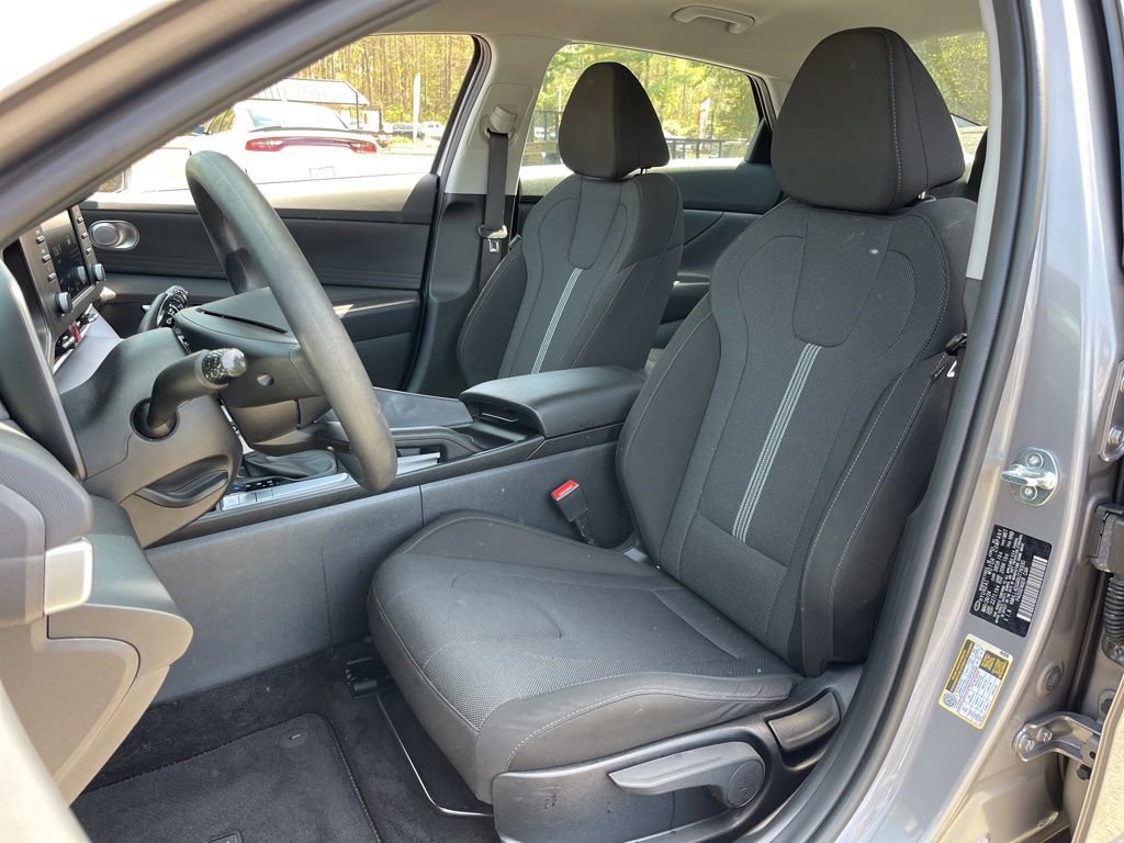 Used 2024 Hyundai Elantra SE image 18