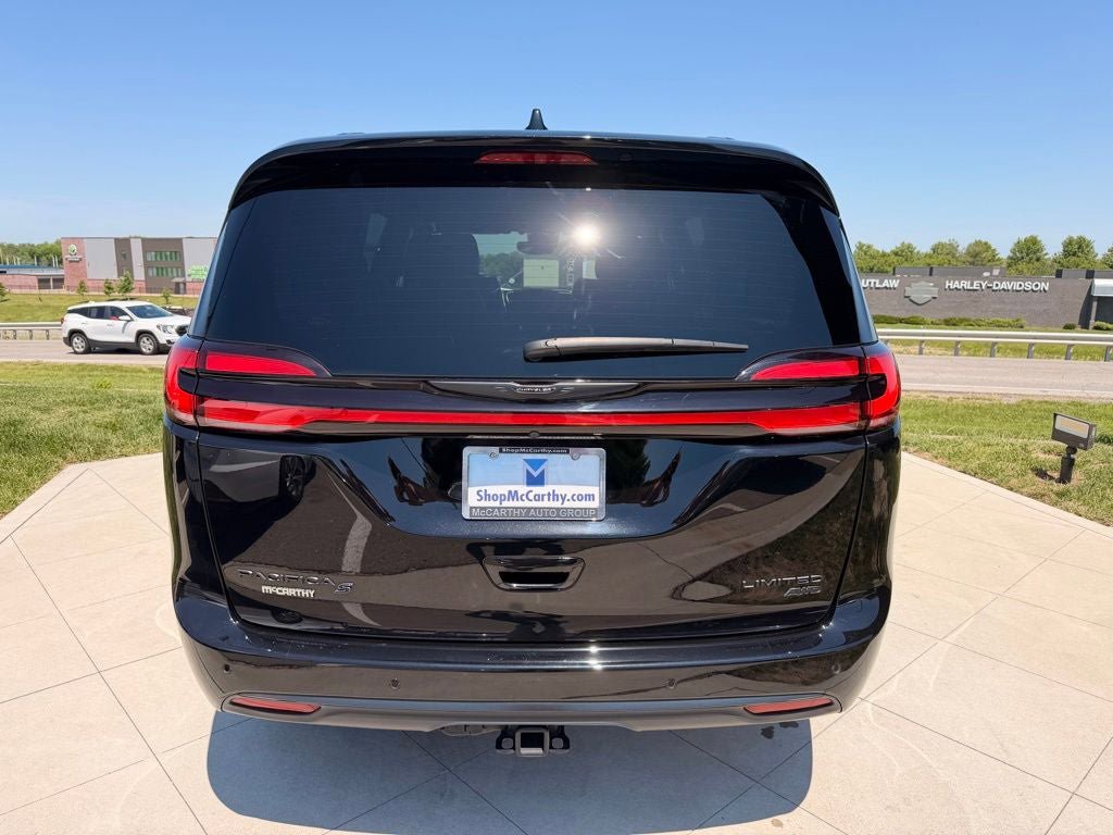 Used 2024 Chrysler Pacifica Limited w/ S Appearance Package AWD/4WD image 6
