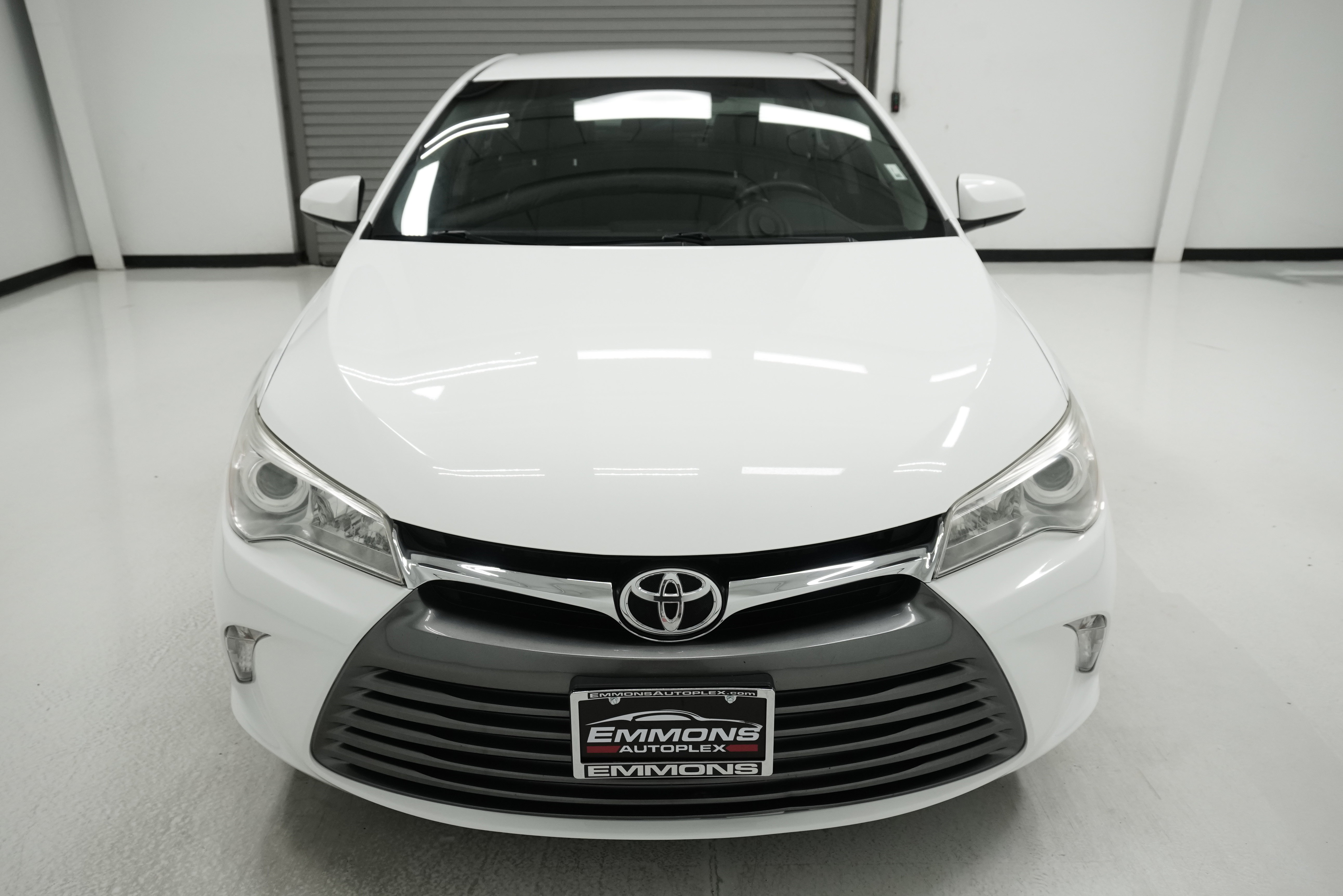 Used 2017 Toyota Camry LE FWD image 2