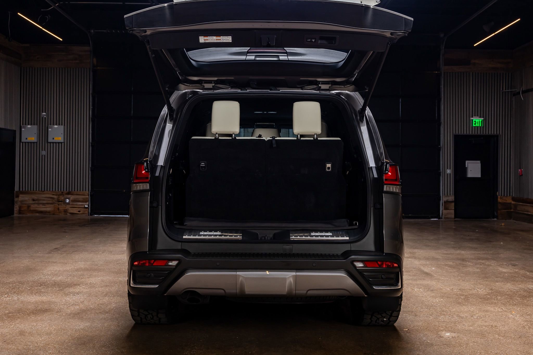 Used 2024 Lexus LX 600 4WD w/ Luxury Package image 9