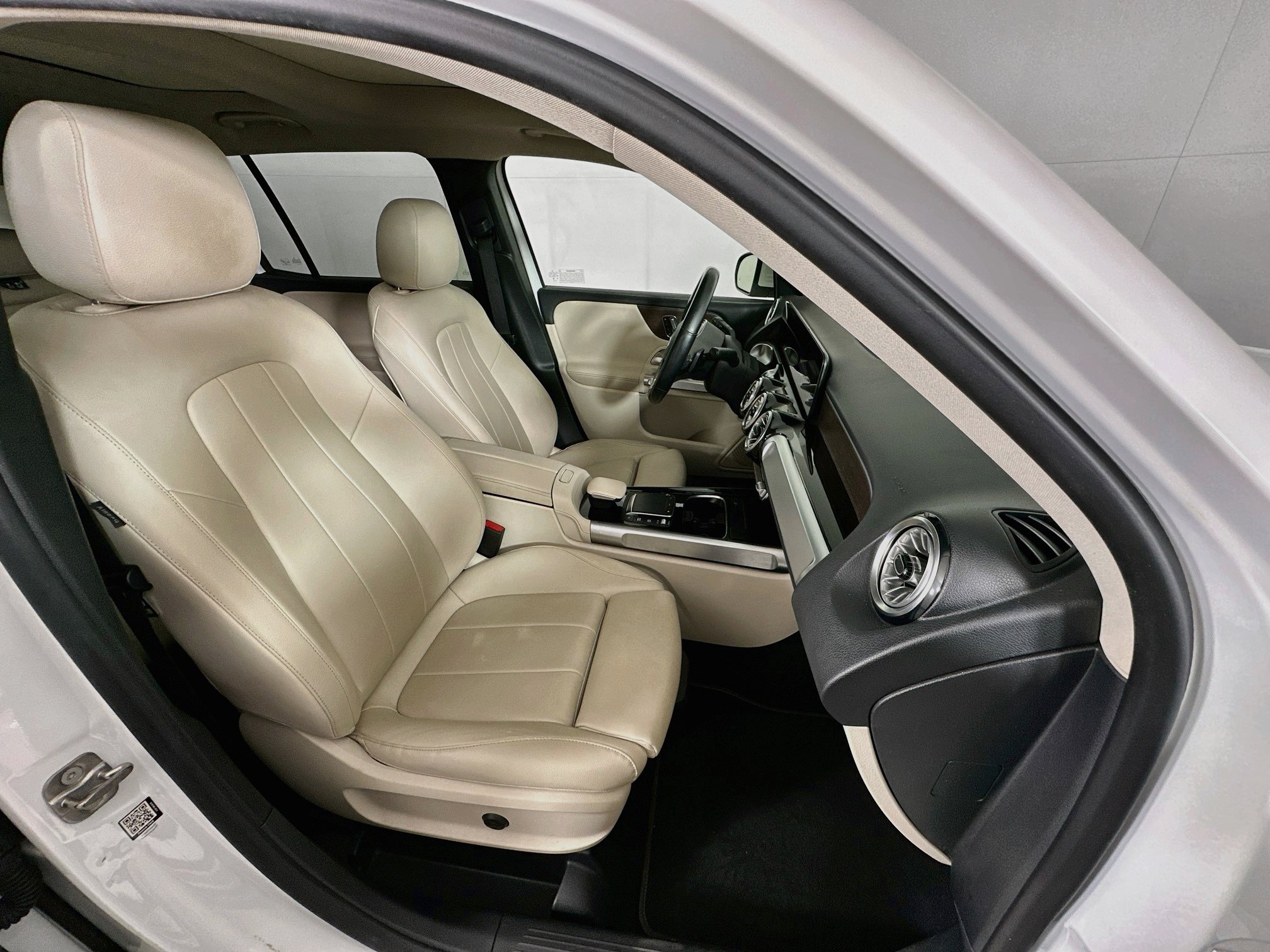 Used 2023 Mercedes-Benz GLB 250 4MATIC image 32