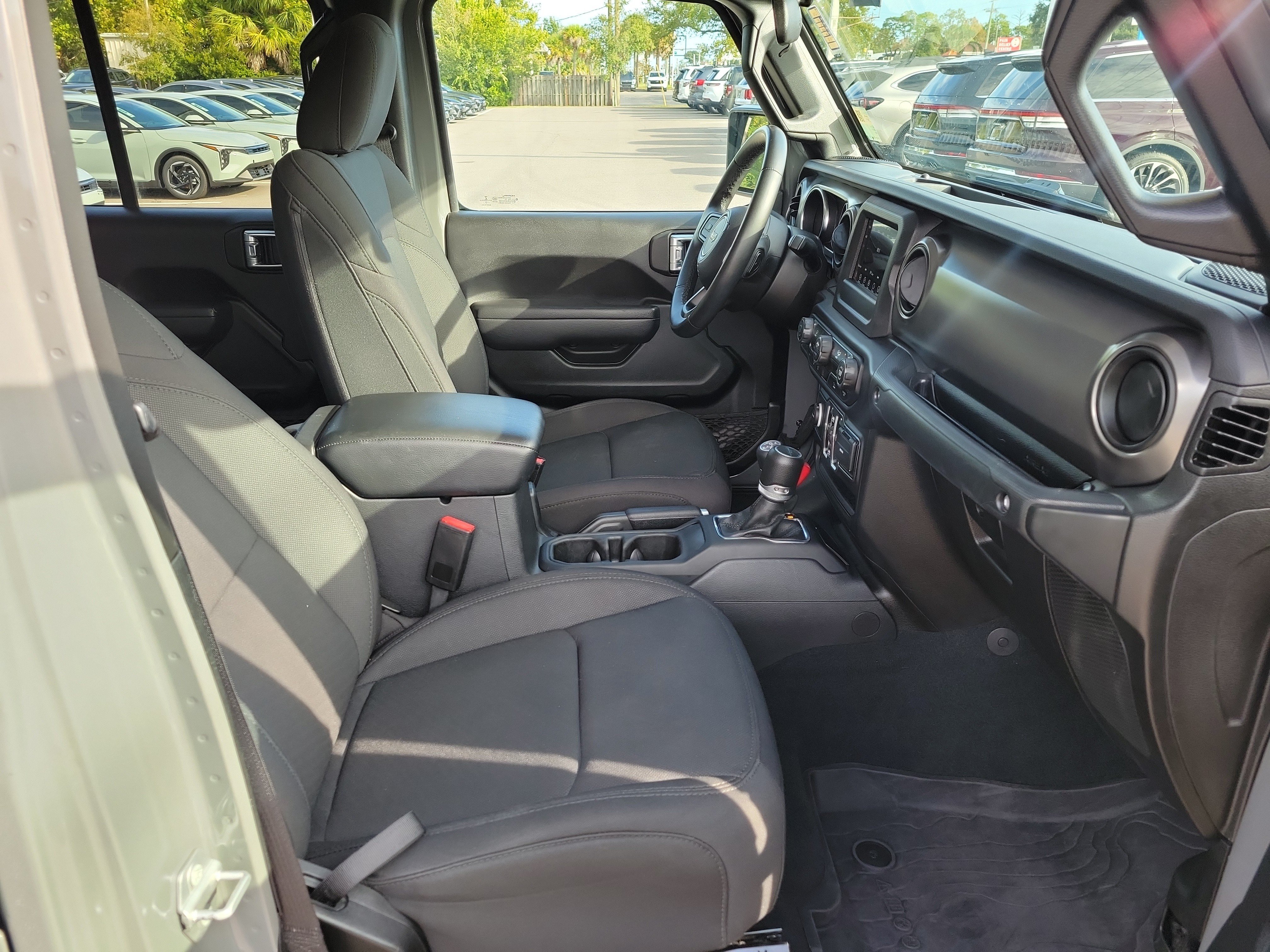 Used 2022 Jeep Gladiator Sport AWD/4WD image 7