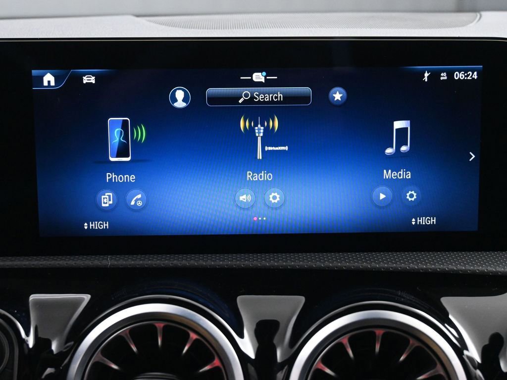 Used 2025 Mercedes-Benz CLA 250 4MATIC image 32