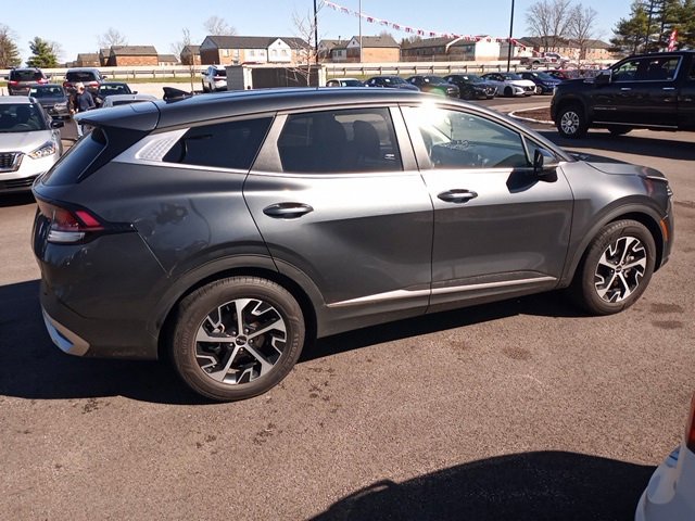 Used 2025 Kia Sportage EX image 2