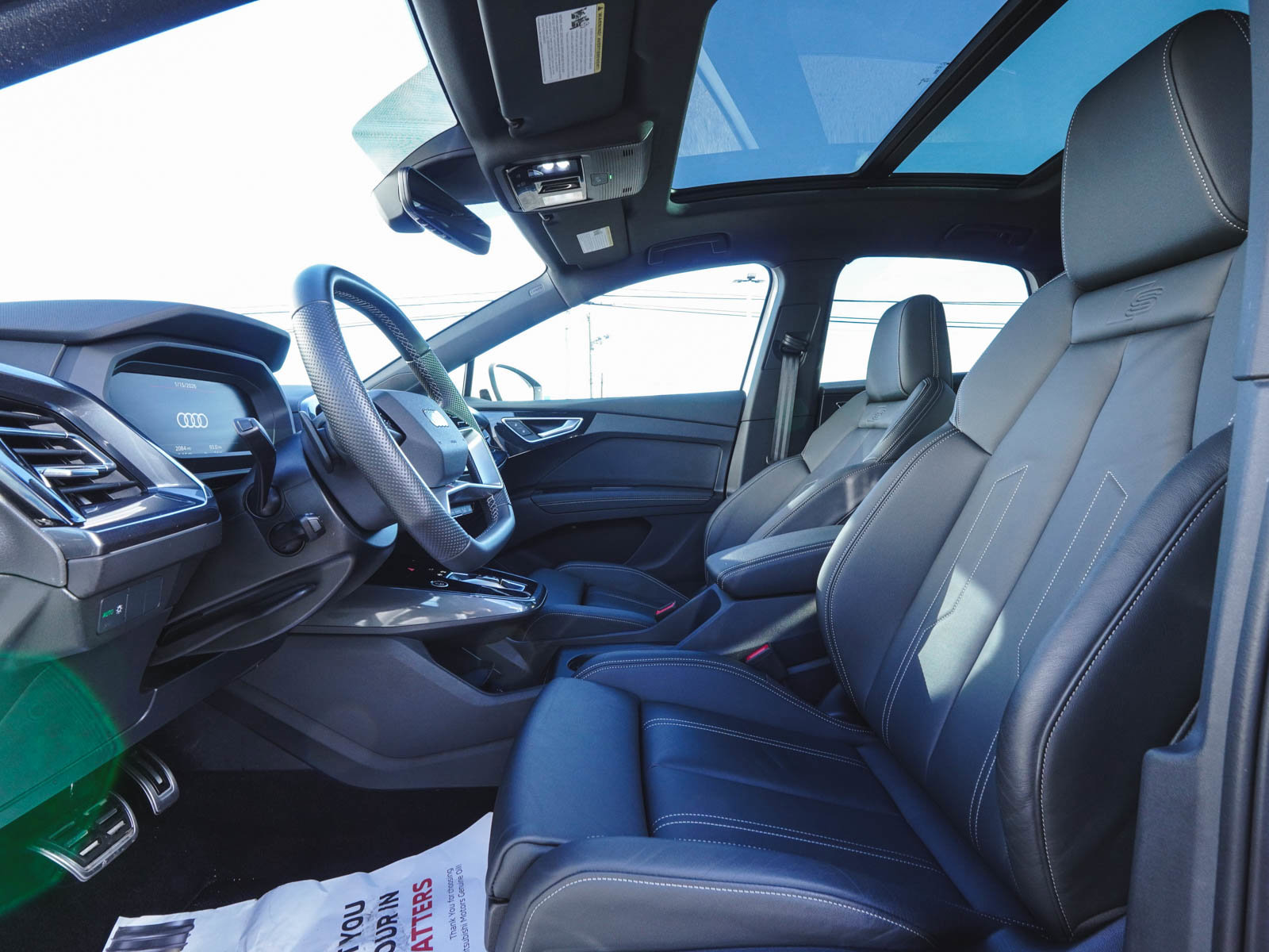 Used 2025 Audi Q4 e-tron Premium image 31