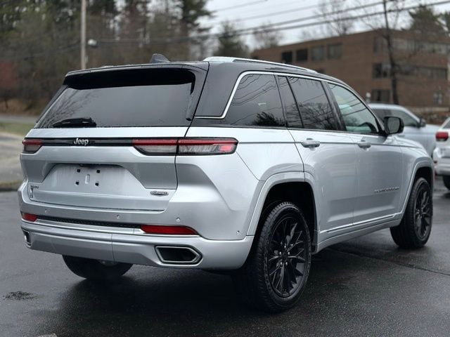 Used 2022 Jeep Grand Cherokee Summit w/ Luxury Tech Group V AWD/4WD image 8