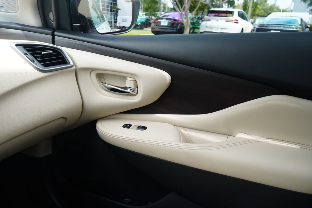 Used 2023 Nissan Murano Platinum w/ Cargo Package FWD image 23