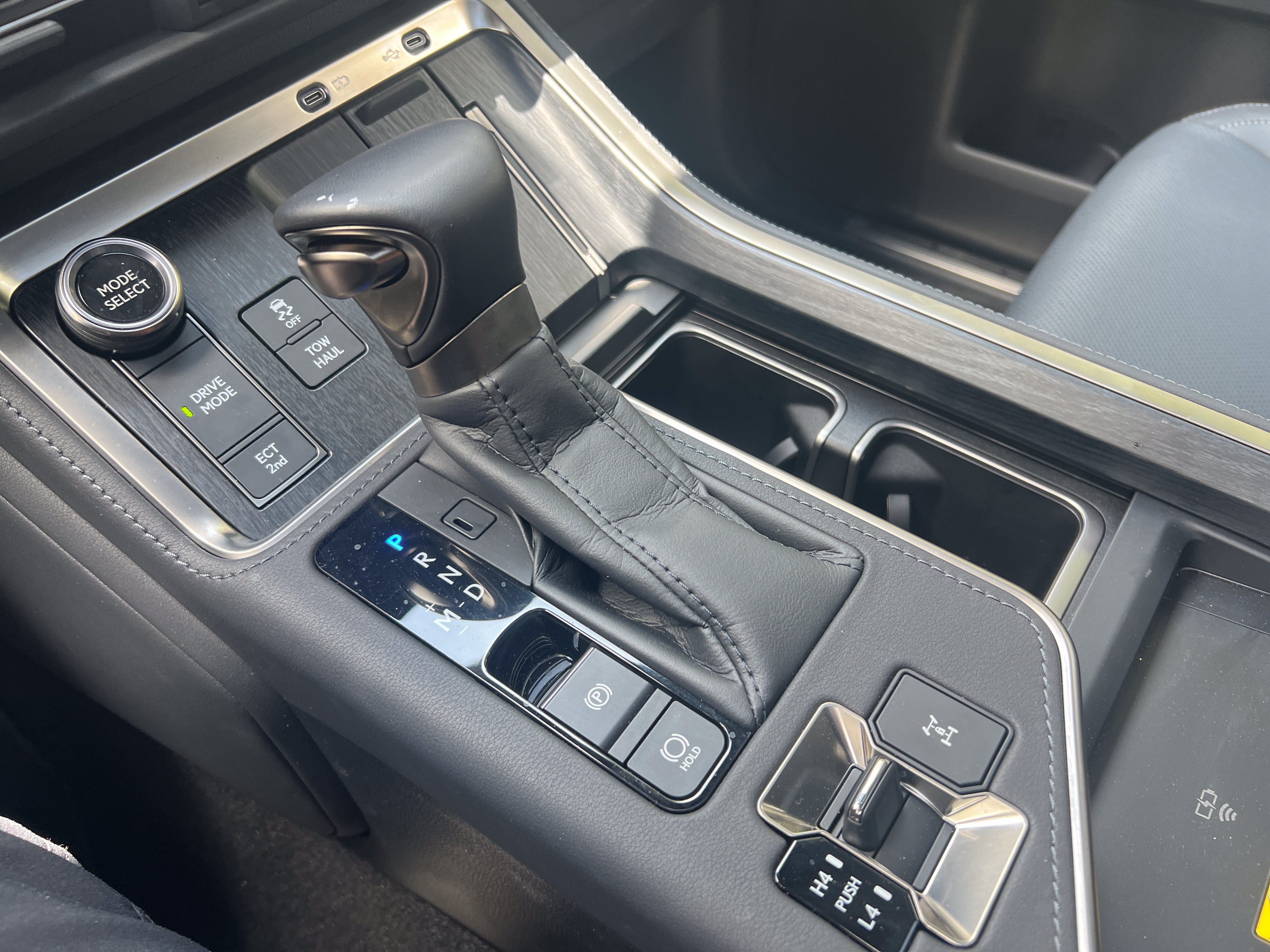 Used 2025 Lexus GX 550 w/ Accessory Package (31) AWD/4WD image 23