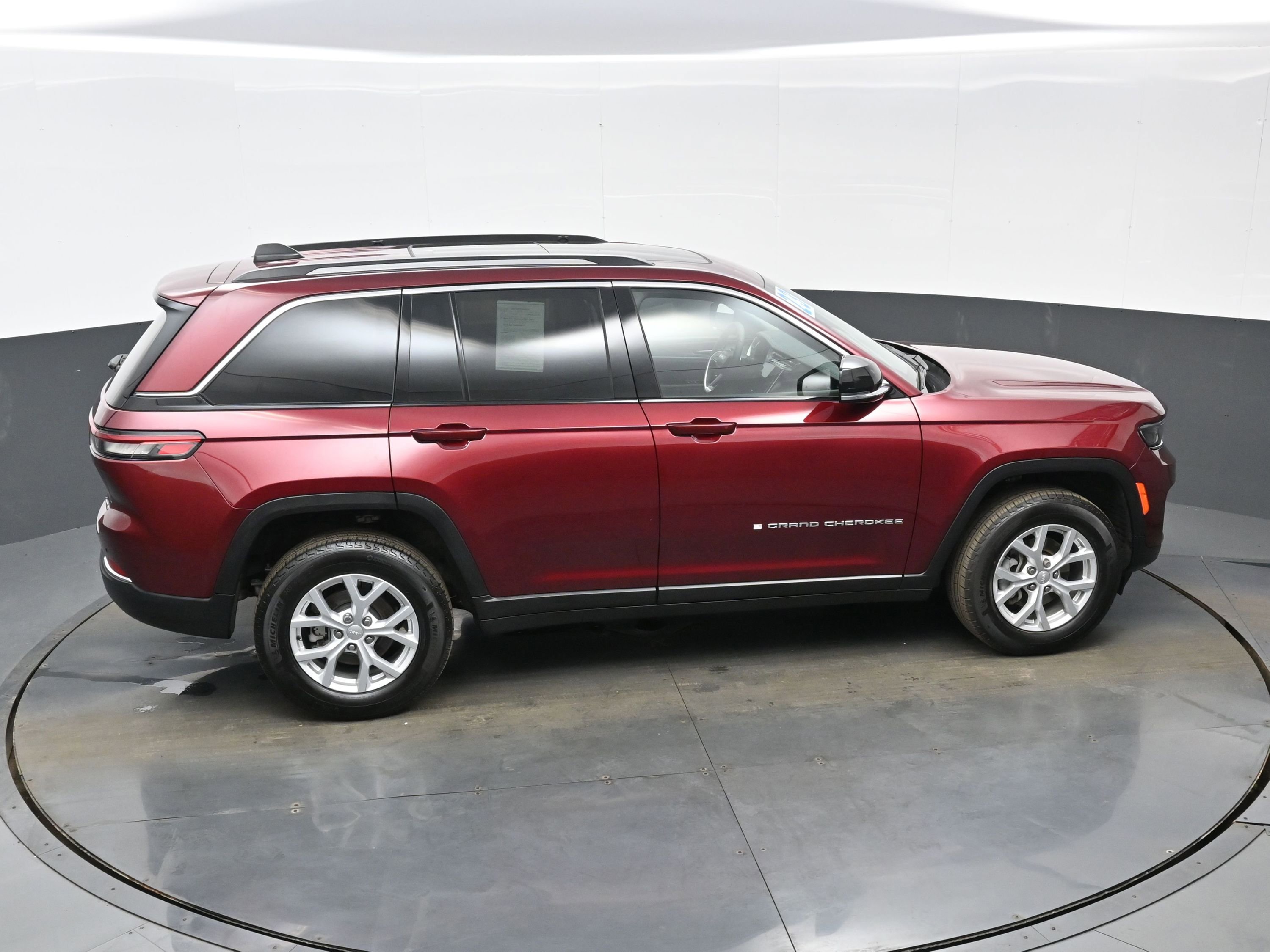Used 2023 Jeep Grand Cherokee Limited image 39