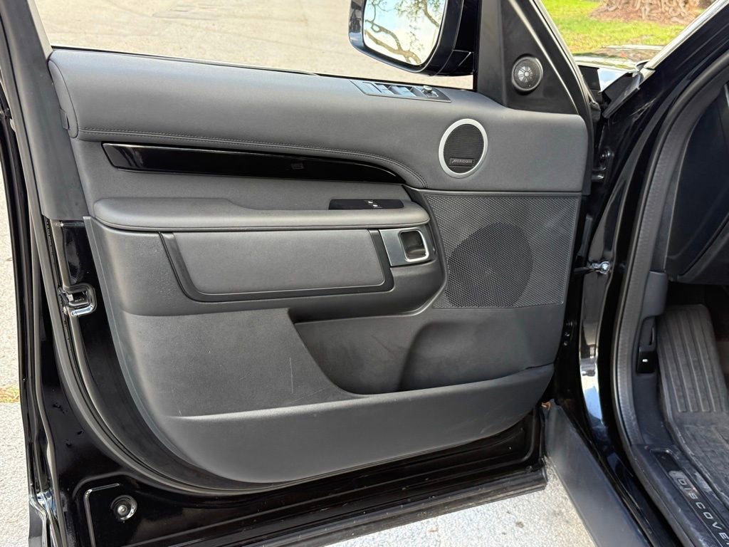 Used 2021 Land Rover Discovery S AWD/4WD image 23