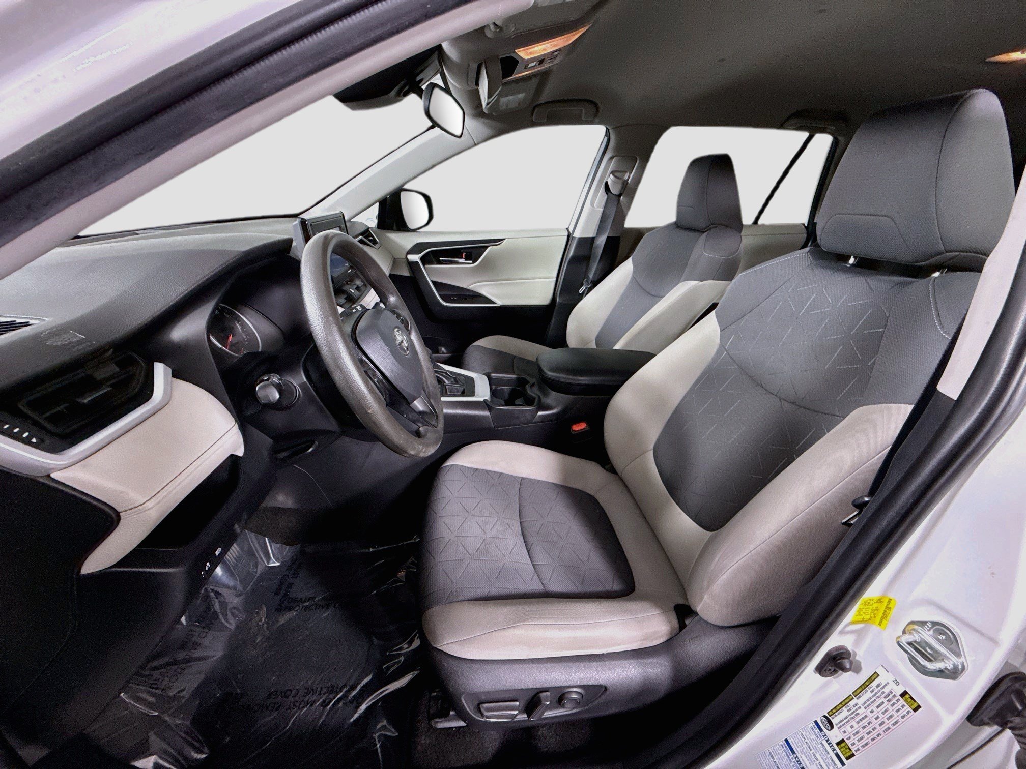 Used 2020 Toyota RAV4 XLE w/ Carpet Mat Package AWD/4WD image 22