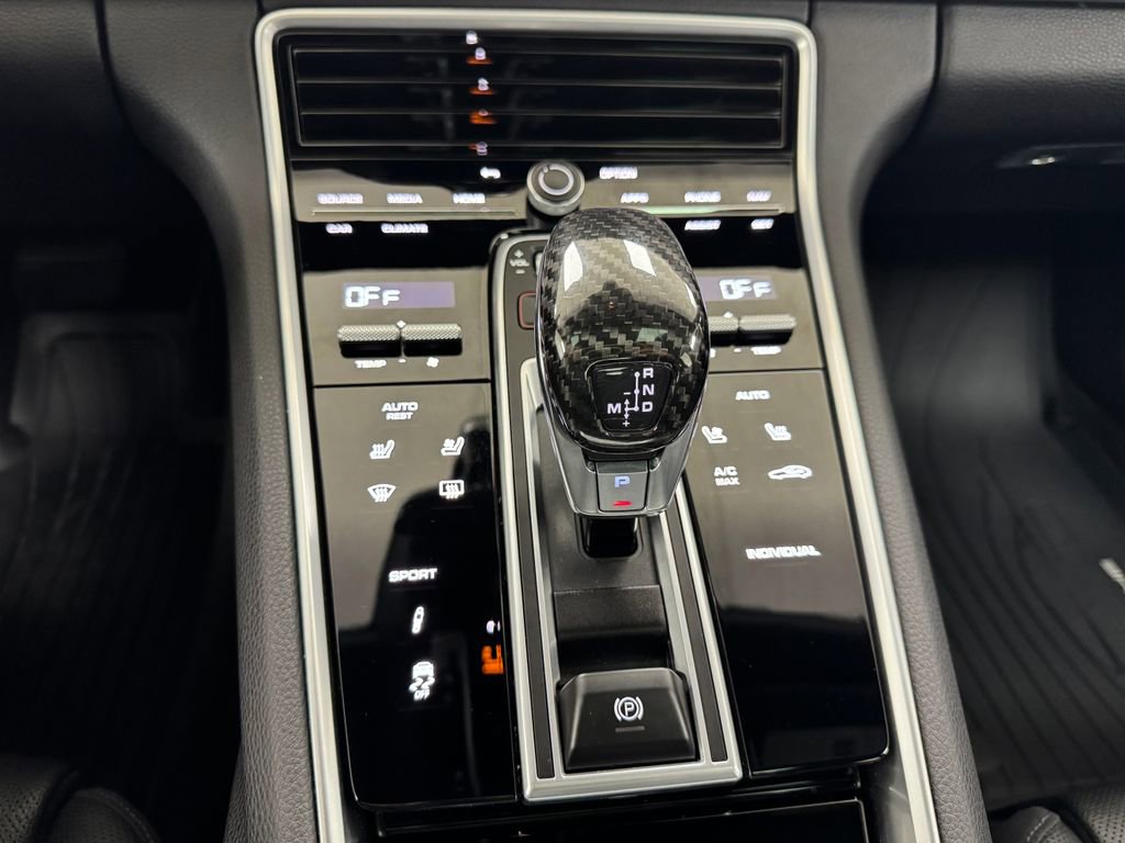Used 2023 Porsche Panamera 4 Platinum Edition image 24