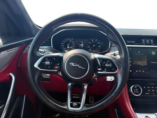 Used 2022 Jaguar F-PACE SVR image 18