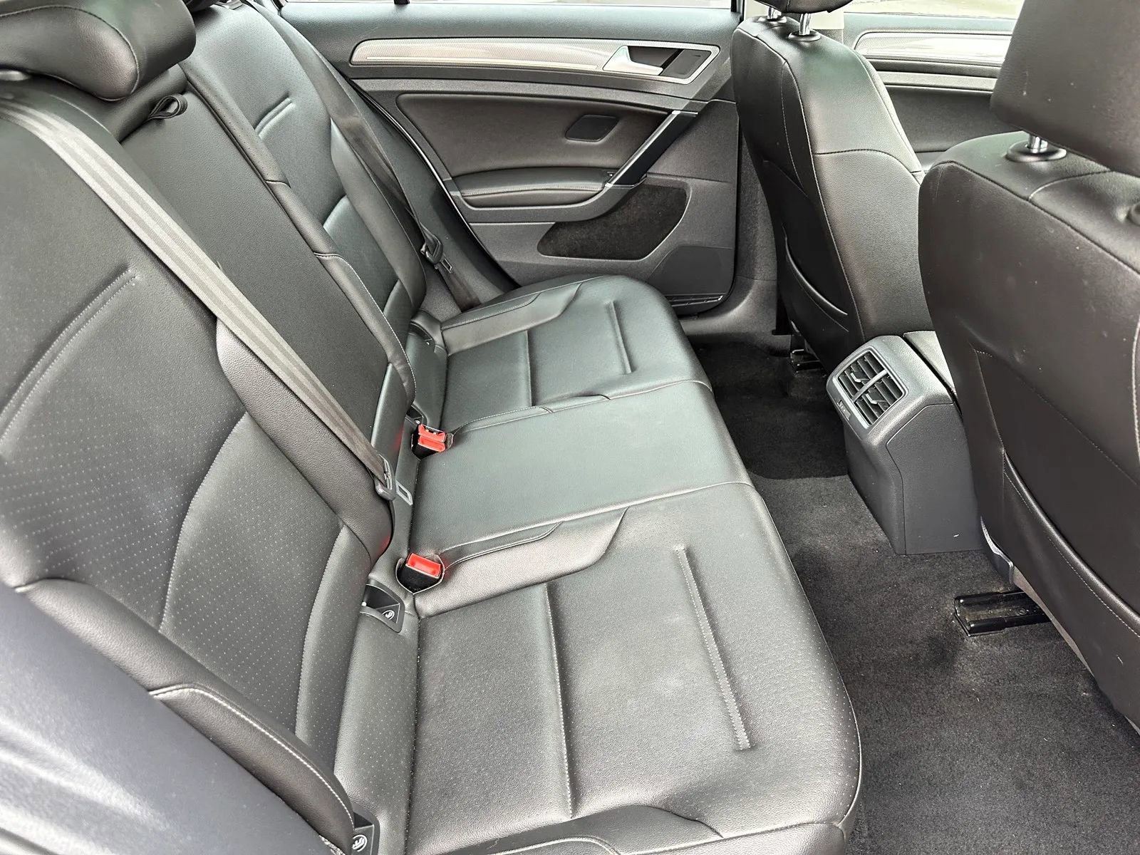 Used 2017 Volkswagen Golf Alltrack SE image 19